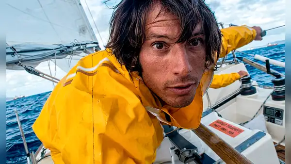 El marinero que naufragó solo en el Atlántico y sobrevivió 76 días en una balsa de 1,8 metros: nadie sabía que estaba perdido