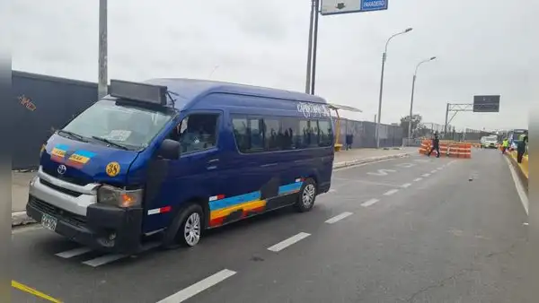 Una mujer muerta y varios heridos deja aparatoso choque de combi en la vía Evitamiento en el Rímac