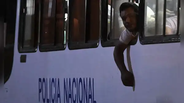 Liberan en Ecuador a 28 tripulantes de embarcaciones bombardeadas por EEUU tras no hallar indicios por narcotráfico