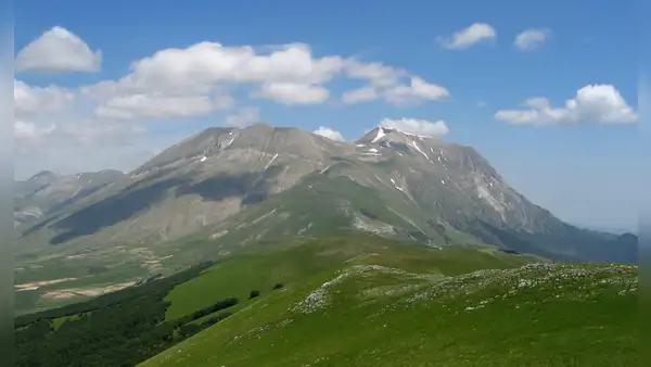 Algo extraño ocurre bajo Italia: la corteza terrestre está abriéndose lentamente como una cremallera
