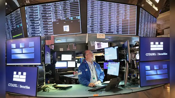 Wall Street se desploma ante la incertidumbre por las empresas de IA y el llamado de sus líderes a frenar el desarrollo