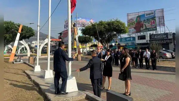 Módulo Corporativo de Familia encabeza izamiento del Pabellón Nacional en la Corte del Santa