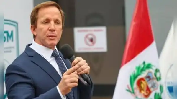 Francis Allison resta importancia a encuestas que lo colocan debajo de Bruce y López Aliaga: "La encuesta es la calle"