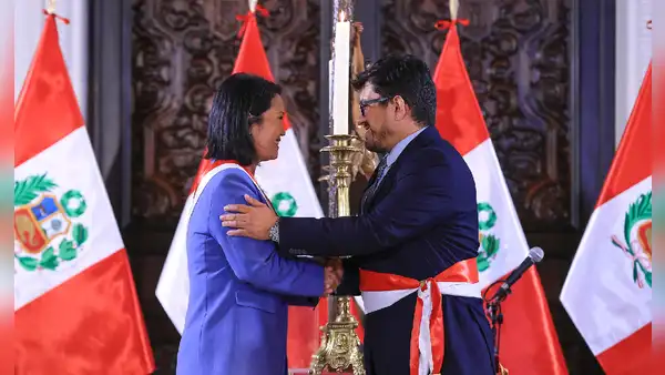 Ministro de Transportes de Keiko Fujimori juró con investigaciones activas por malversación de fondos y concusión