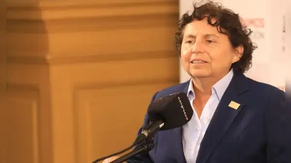 Susel Paredes a Carlos Bruce: "Lleva a dos exministros de Boluarte, ya no es "techito" es "dinito"