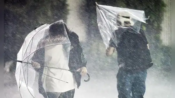 Casi 2 millones de personas son evacuadas en Japón por el tifón Dujuan, con vientos de hasta 194 km/h