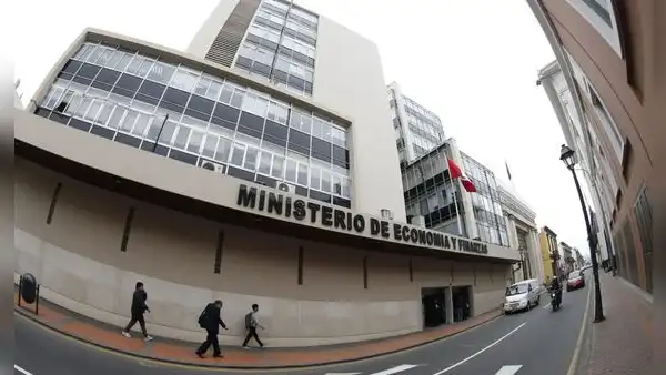 Déficit fiscal en Perú llega a 1% del PBI a agosto, según el BCRP