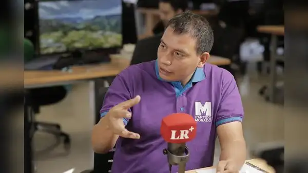 "Vamos a construir el centro de apoyo al emprendedor" y una academia preuniversitaria gratuita, propone candidato a Comas del Partido Morado