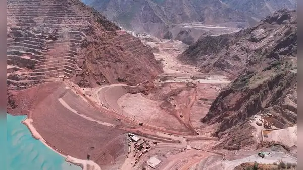 La presa que la URSS comenzó a construir en 1976 y que, casi 50 años después, podría superar a China como la más alta del mundo