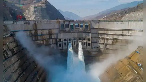 La curiosa solución de China para construir una presa de 315 metros en una montaña donde las temperaturas bajan a -20 °C