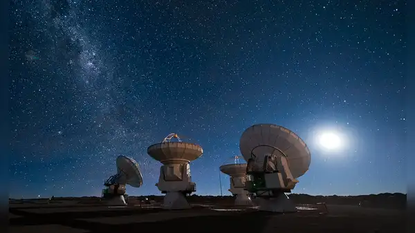 Astrónomos detectan por primera vez misteriosas señales de radio que provienen de un planeta lejano fuera del sistema solar