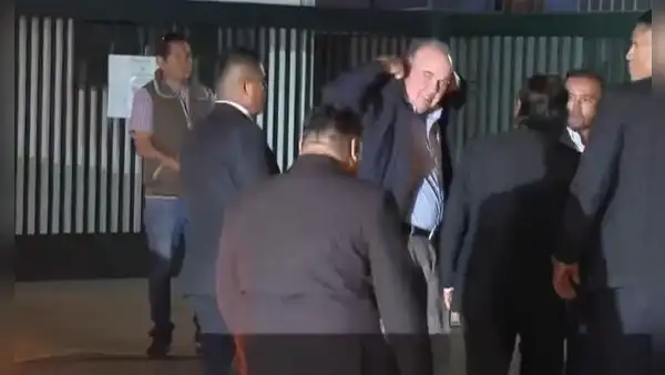 Rafael López Aliaga llega al debate municipal: así fue el ingreso del líder de Renovación Popular