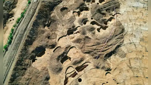 Una autopista hacia la Edad de Piedra: excavaciones en República Checa revelan viviendas de 7.000 años de antigüedad