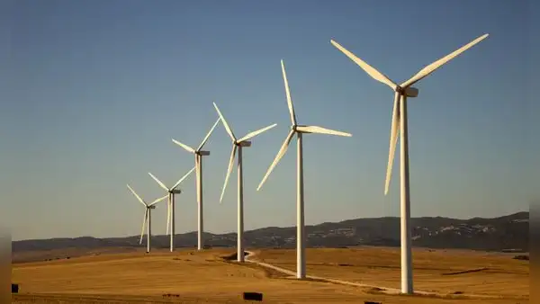 Un pequeño molino de 1923 cambió la historia de un rancho: hoy 50 gigantes eólicos producen electricidad para decenas de miles de hogares