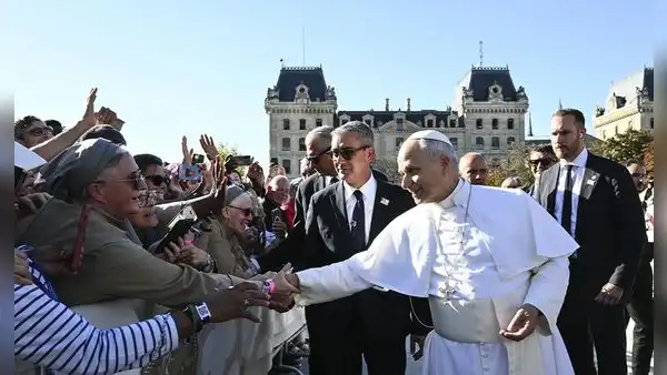 León XIV inicia su visita por Francia y reclama diálogo ante el riesgo de una nueva carrera nuclear mundial