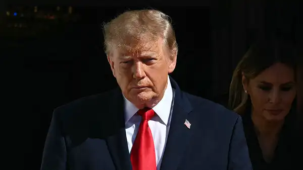 Irán ofrece reabrir el estrecho de Ormuz, pero Trump rechaza el plan y evalúa nuevos ataques, según el WSJ