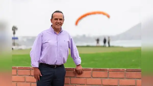 "Quiero que el vecino tome decisiones con nosotros", propone candidato a Miraflores y opositor a Canales, Renato Otiniano