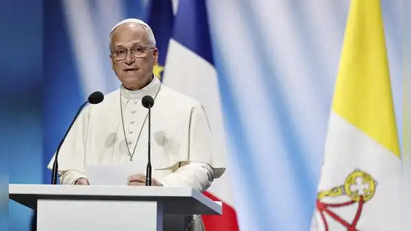 El papa León XIV se compromete a evitar nuevos abusos en la Iglesia tras reunirse con víctimas en Francia