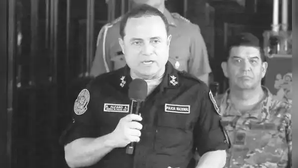 Fallece Raúl Alfaro, excomandante general de la Policía que ordenó detención de Pedro Castillo tras intento de golpe de Estado