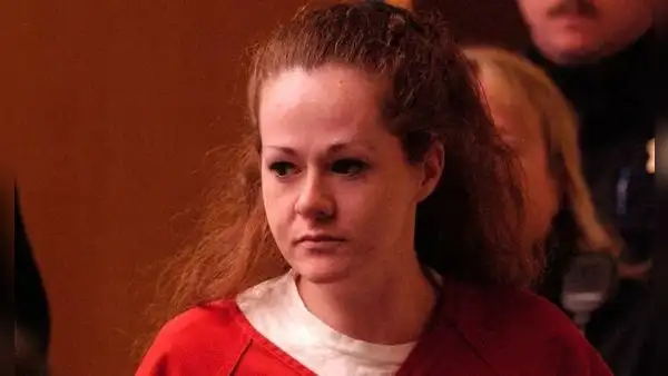Christa Pike sobrevive a dos dosis de la inyección letal durante su ejecución y es trasladada a un hospital en EE. UU.
