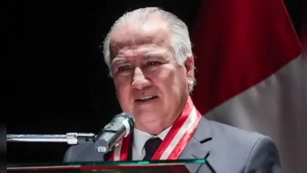 López Chau anuncia que cuatro bancadas de oposición presentarán texto sustitutorio sobre facultades: "Se sumarán"