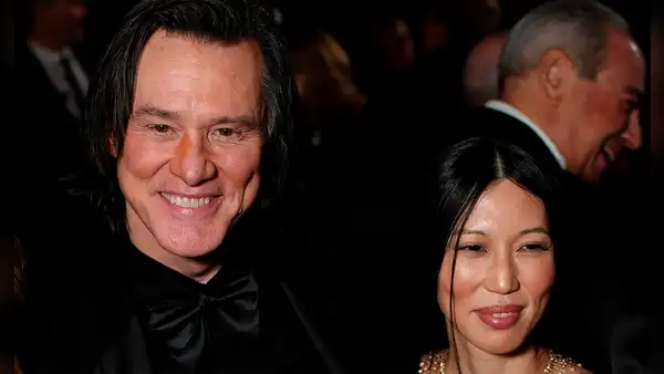 Actor Jim Carrey, de 64 años, se casó en secreto con su novia Min Ah, de 32, en Los Ángeles