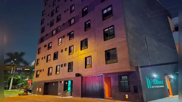 Atacan a balazos al hotel Smart a plena luz del día en la avenida La Marina, en La Perla
