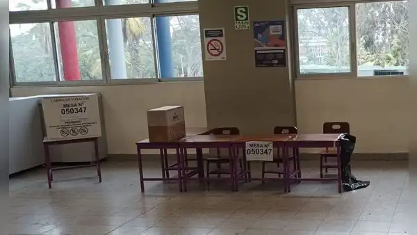 Elecciones 2026: mesas de sufragio recién llegan al 99,99% tras retrasos por ausencia de miembros