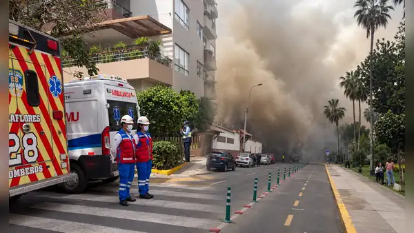 Emergencia por humo en Lima: Minsa activa protocolo del SAMU y pone en alerta al Hospital Casimiro Ulloa