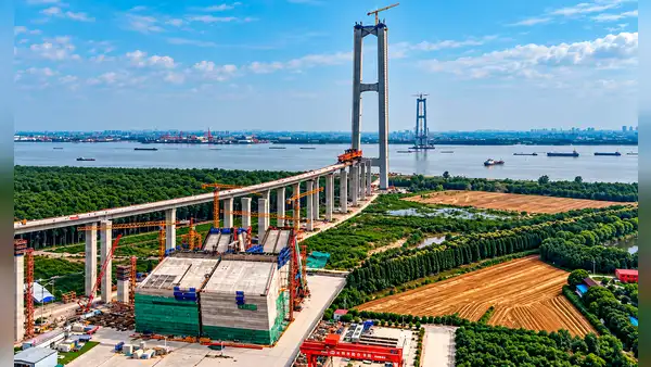 China busca el récord del puente colgante más largo del mundo: tendrá un tramo de 2.300 metros, unirá 3 ciudades y abriría en 2028