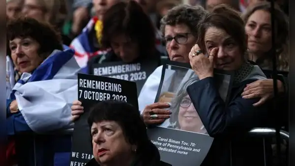 Israel conmemora tres años del ataque del 7 de octubre con homenajes, protestas y reclamos contra Netanyahu