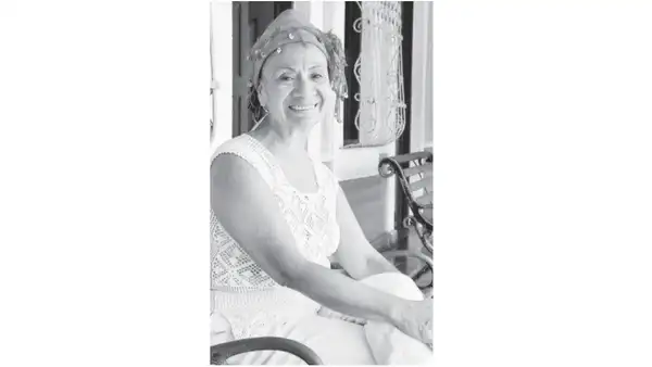 Mi madre con el pañuelo en la mano, por Erick Iriarte Ahón