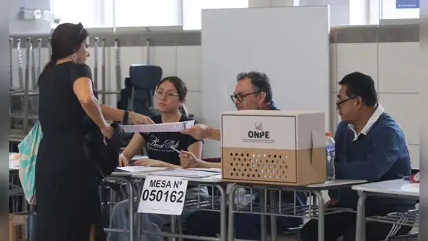 En siete regiones el partido que ganó la gobernación también lo hizo en la capital