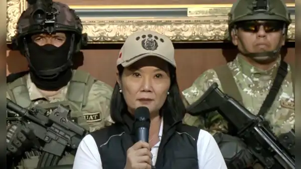 Keiko Fujimori, rodeada de militares, dice que agredieron a su ministro en el Senado: "Le expreso mi total respaldo"
