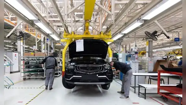 China quiere prohibir las manijas ocultas de los coches y las pantallas plegables: las nuevas normas que buscan evitar riesgos de seguridad