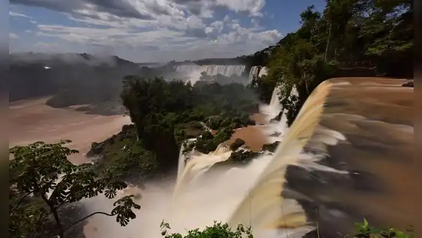 El caudal del río Iguazú se dispara por las lluvias de El Niño y alcanza casi nueve veces su promedio