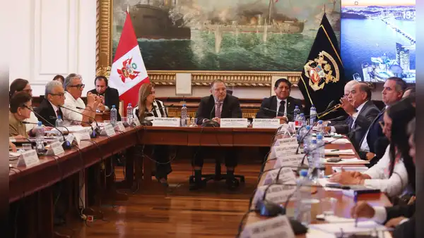 Comisión de Constitución del Senado reanuda este martes el debate sobre la delegación de facultades legislativas
