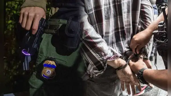 Terror en EE.UU. | Agente del ICE, fuera de servicio, atacó a un adulto mayor y termina baleado: ¿Fue un acto de venganza?
