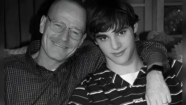 Bryan Cranston, estrella de ‘Breaking Bad’, lamenta la muerte de RJ Mitte, su hijo en la ficción: “Es devastador saber que se quitó la vida”