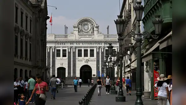 Desmantelando la Casa de la Literatura Peruana