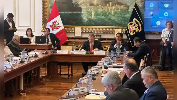 Tensión en el Senado: congresistas se retiran de comisión de Constitución y reclaman respeto a la cuestión de orden
