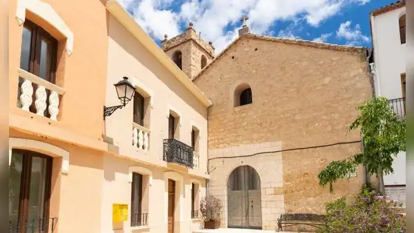 Este pequeño pueblo de España de 159 habitantes necesita trabajadores para varios oficios: albañiles, fontaneros, camareros y cuidadores de ancianos
