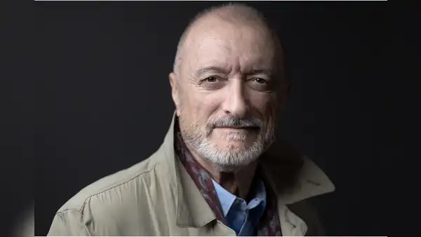 Prosa y época: “Misión en París” de Arturo Pérez-Reverte