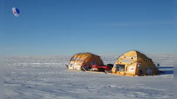 Un trineo de nieve diseñado en España y propulsado por 20 cometas cruzará la Antártida en un viaje de 80 días con carga científica
