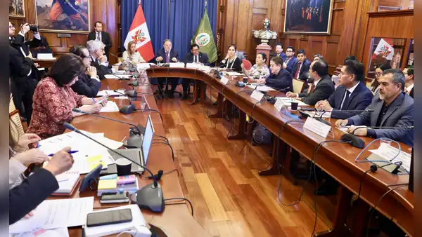 Debate de pedido de facultades sigue entrampado en el Senado por falta de consenso entre oficialismo y oposición
