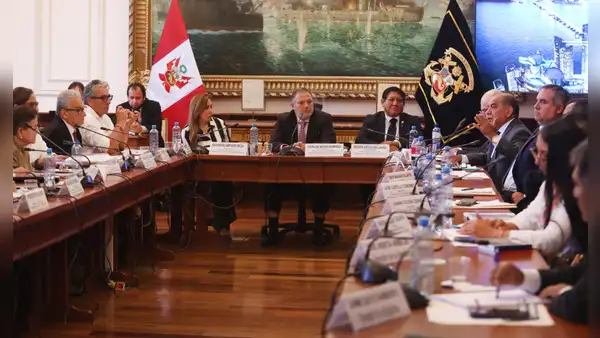 Comisión de Constitución del Senado continuará debate de pedido de facultades este lunes 19