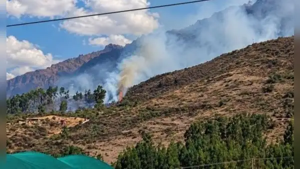 Cusco: fuego continúa avanzando en el Apu Pachatusan y dificulta labor de los bomberos