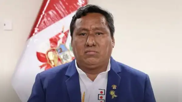 Senador de JP acusa a Obras de "hacerle el juego" al fujimorismo en la Comisión de Constitución