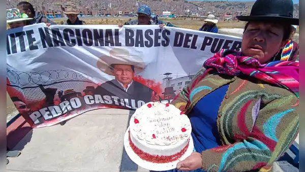En Puno celebran el cumpleaños 57 de Pedro Castillo a orillas del Titicaca
