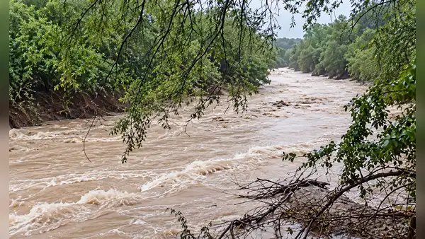 Lluvias en el norte por El Niño: tres quebradas se activan y dejan vías afectadas en Tumbes